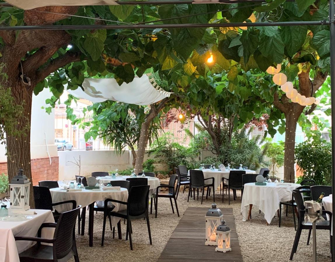 Hotel Restaurant Llansola Sant Carlos de la Ràpita Exteriör bild