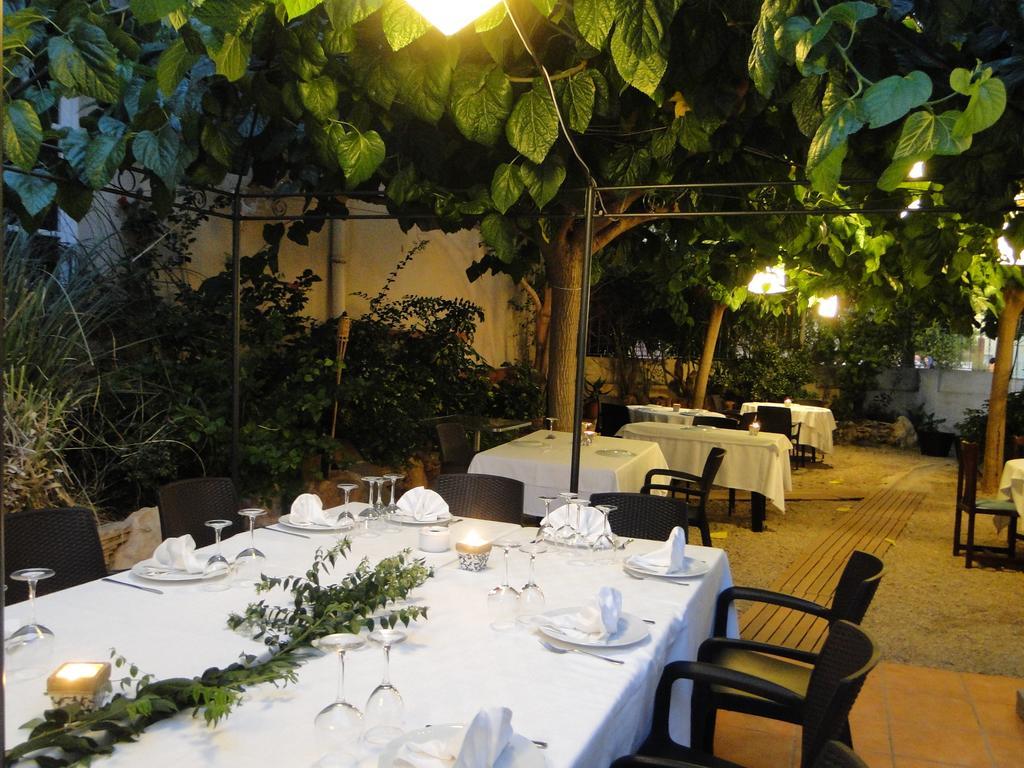 Hotel Restaurant Llansola Sant Carlos de la Ràpita Exteriör bild