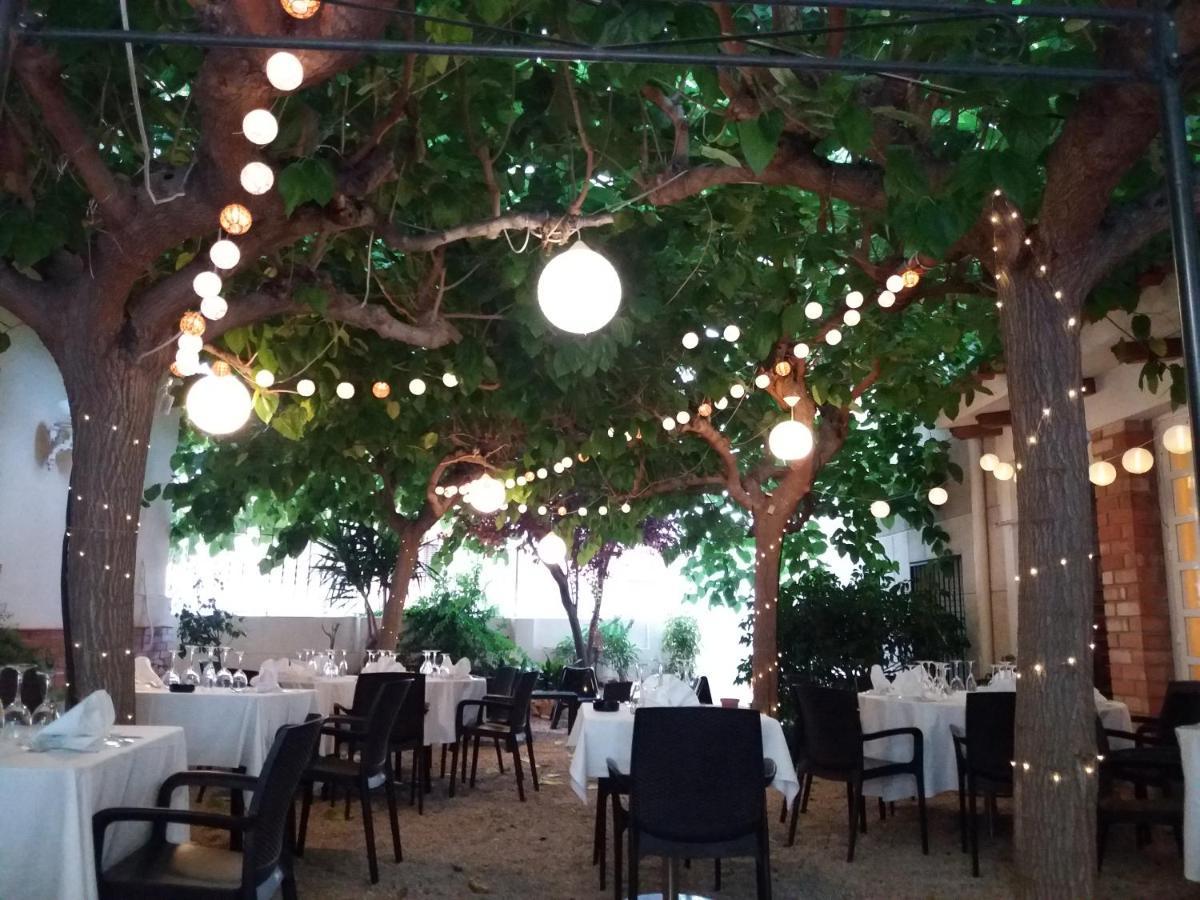 Hotel Restaurant Llansola Sant Carlos de la Ràpita Exteriör bild